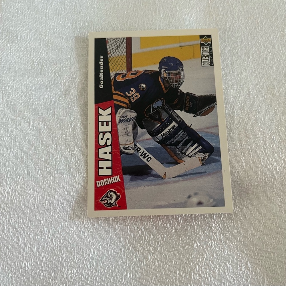 30 Dominik Hasek Hockey Trading Card